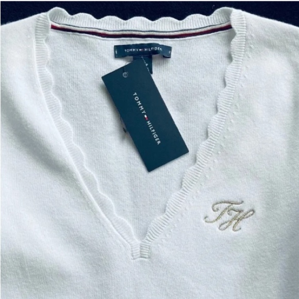 Tommy Hilfiger Women's Solid V-neck Sweater Size: XS